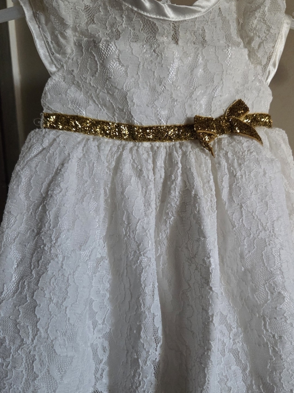 Girls' White Lace Party Dress with Gold Bow Belt.Size 0-3 mon.